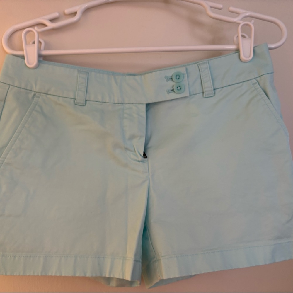 Vineyard Vines Women's Light Blue Shorts size 4